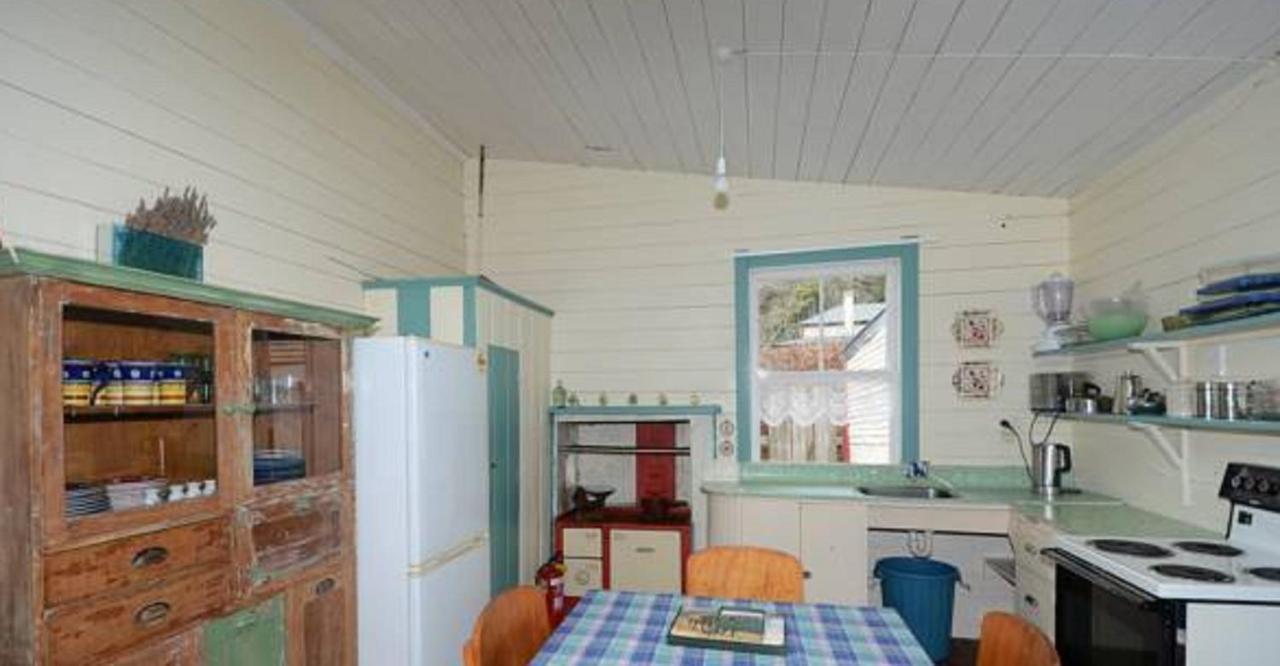 India House & Ica Whare In Whareama, Nr Riversdale Beach Oda fotoğraf